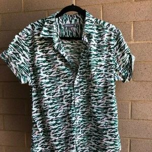 New short sleeve shirt with green retro pattern